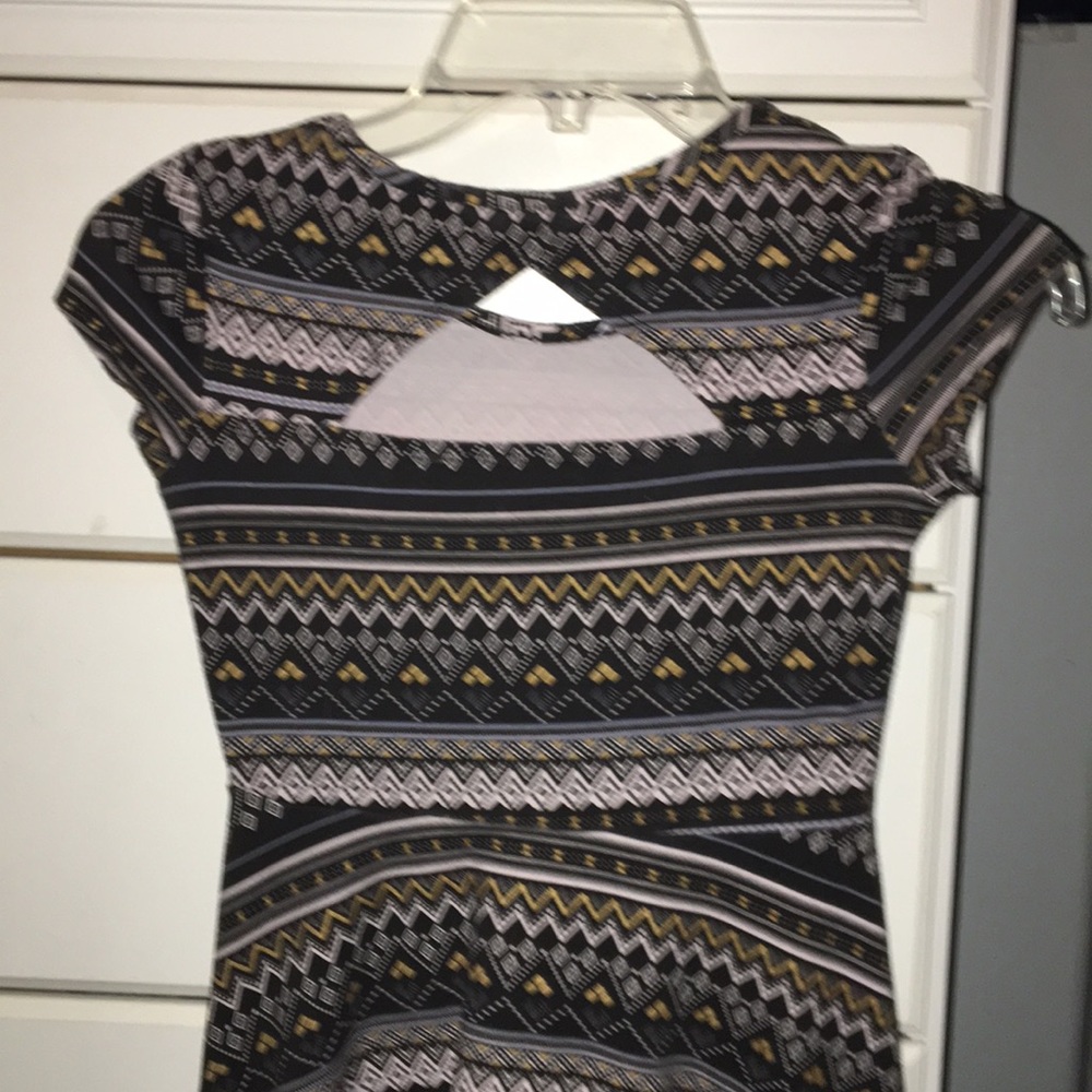 Cute Patterned Dress! - Picture 2 of 3